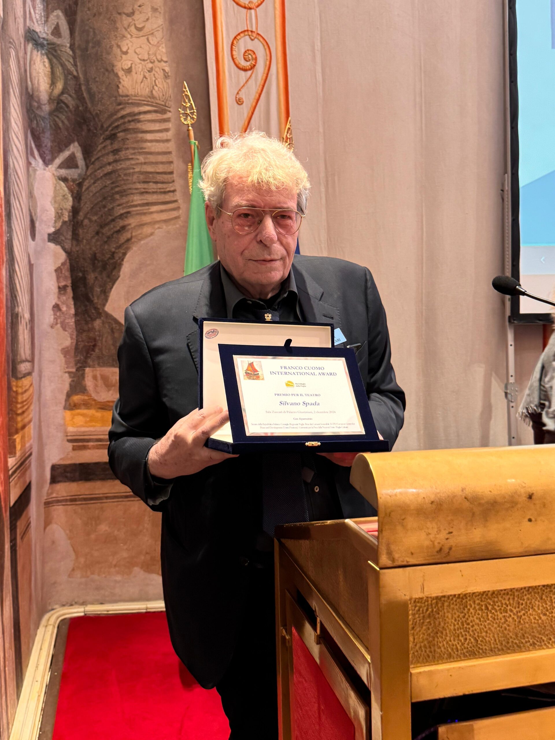 Silvano Spada riceve in Senato il Premio Franco Cuomo per il Teatro